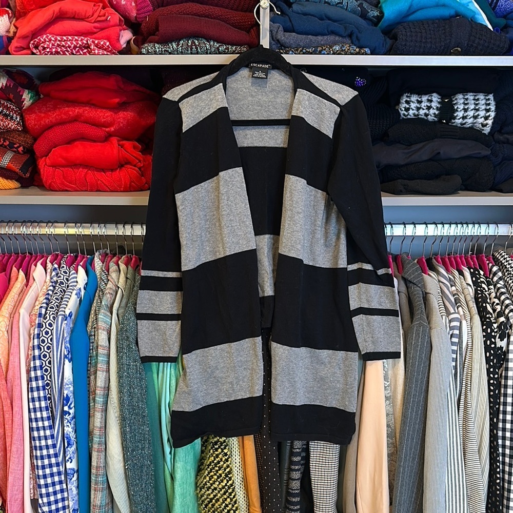 Escapade gray/black long sleeve open front hi low cardigan size S